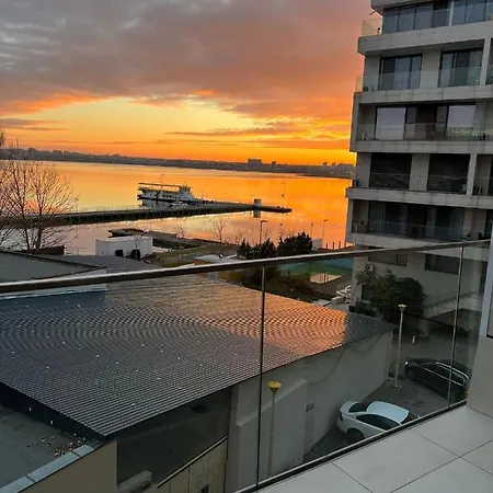 Blue Wave Apartment *