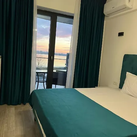 Apartment Blue Wave *