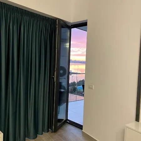 Apartment Blue Wave *